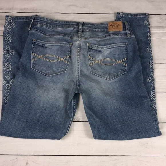 Abercrombie & Fitch Blue Jeans Embroidered Size 28 - Picture 2 of 10
